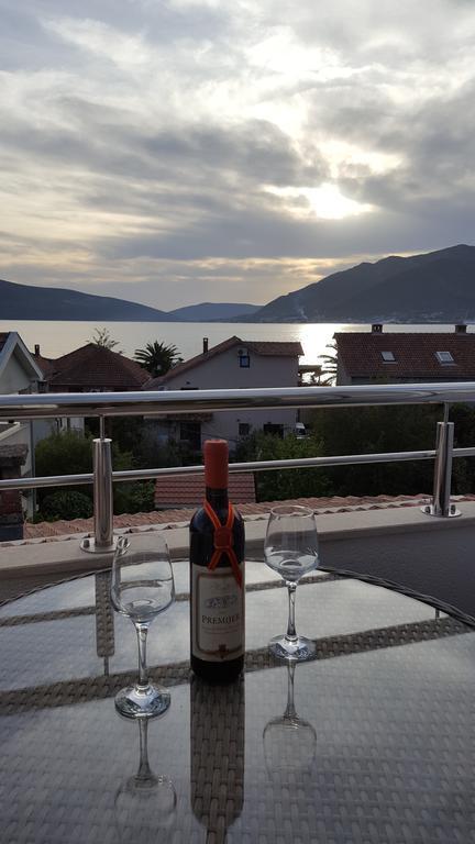 Apartment Milas Tivat Exteriör bild