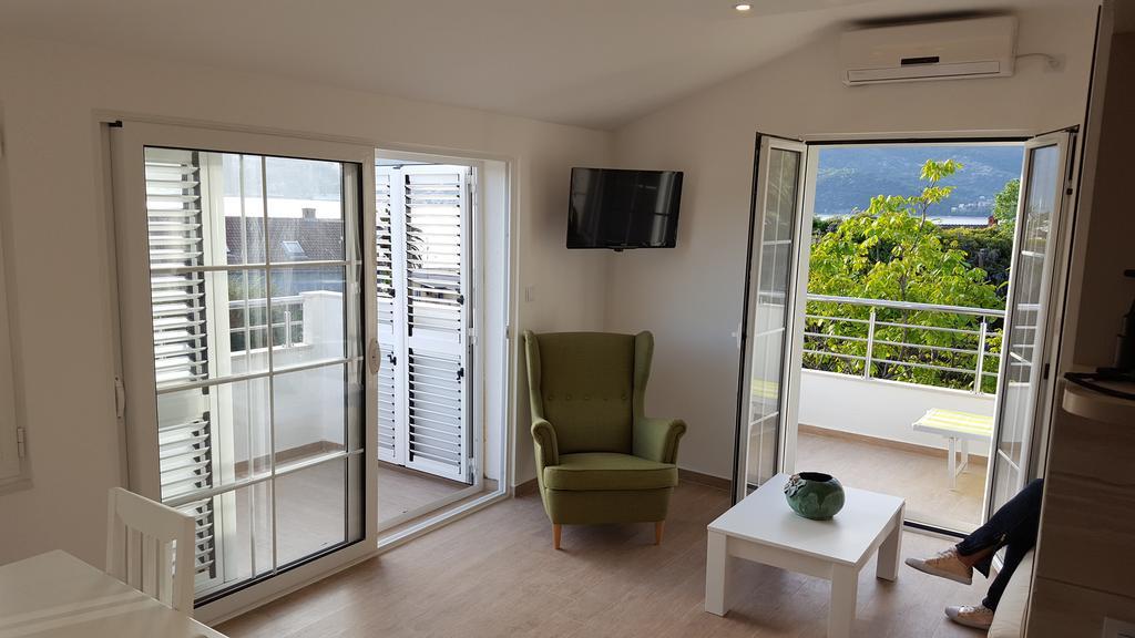 Apartment Milas Tivat Exteriör bild