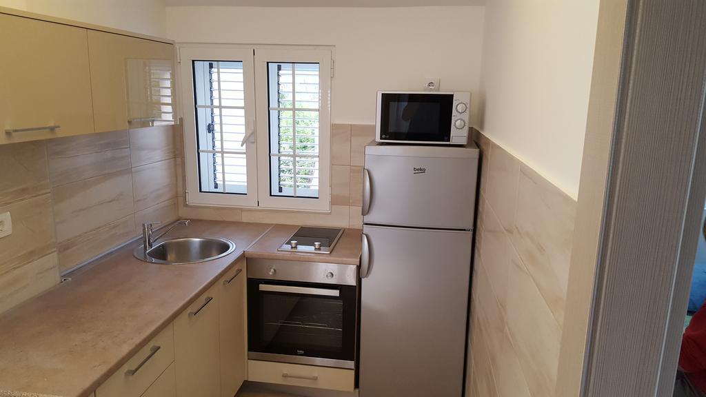 Apartment Milas Tivat Exteriör bild