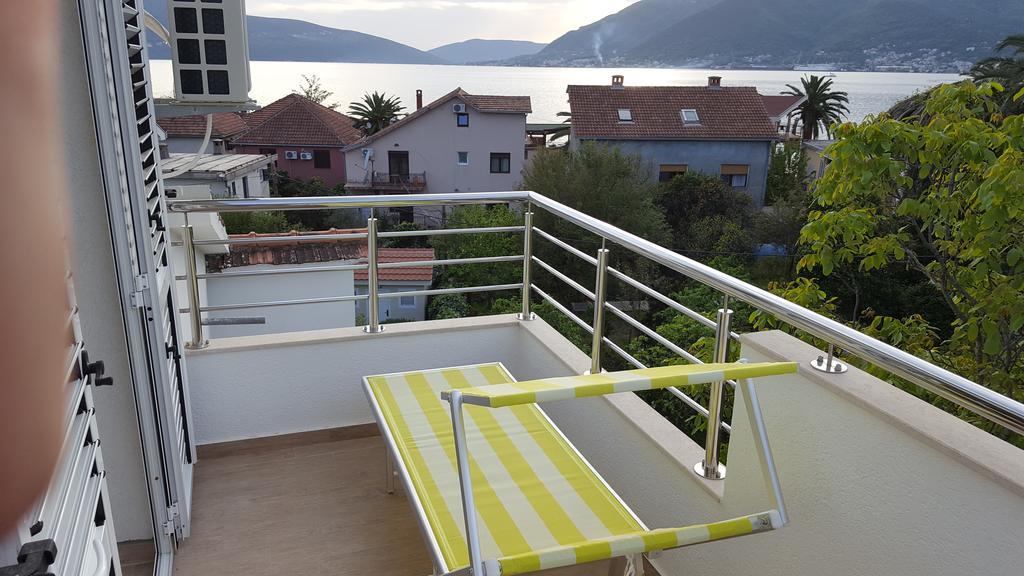Apartment Milas Tivat Exteriör bild